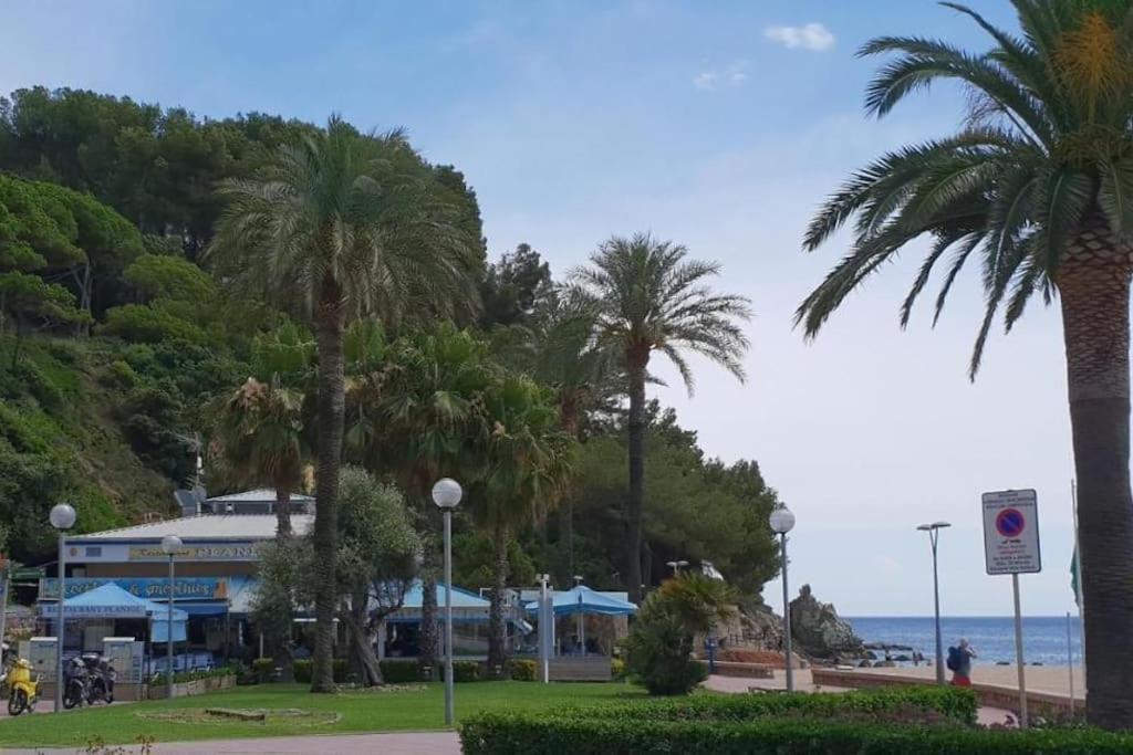 Somriu Apartament Fenals Platja Lloret de Mar Kültér fotó